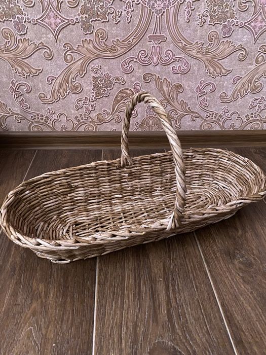 Плетенная корзина подарочная