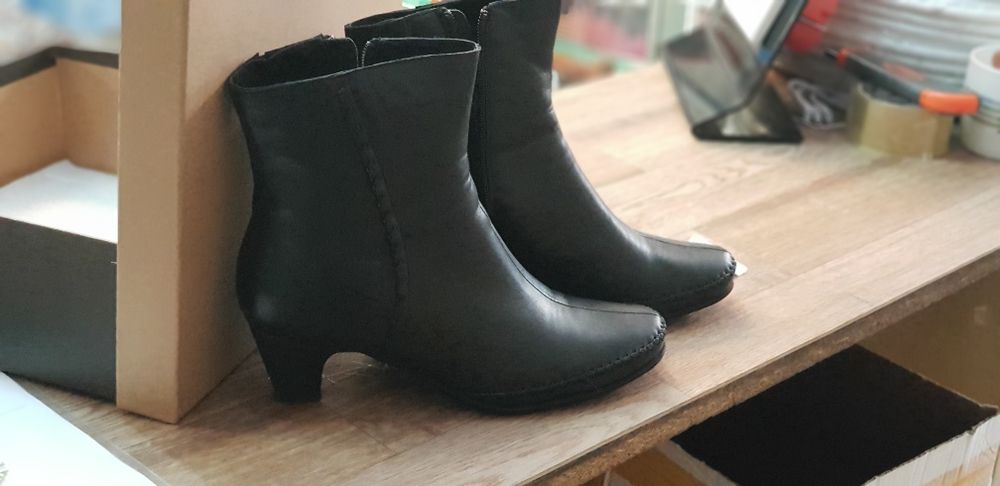 Продаётся обувь женская размер 40-41