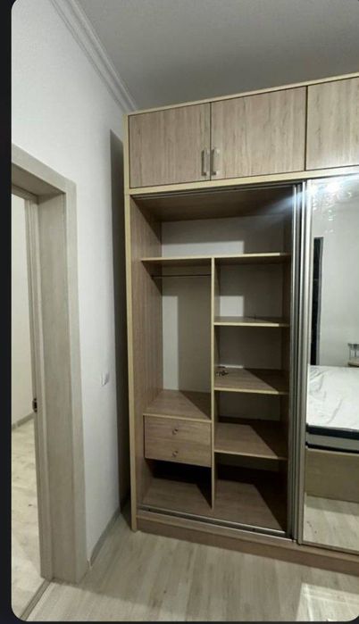 Большой шкаф-купе с раздвижными дверями