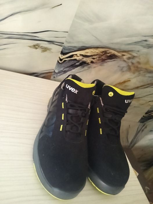 Vând ghete bărbătești