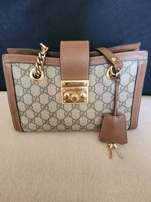 за обявата:Оригинална чанта Gucci Padlock GG Supreme Shoulder Bag (Код: 498156