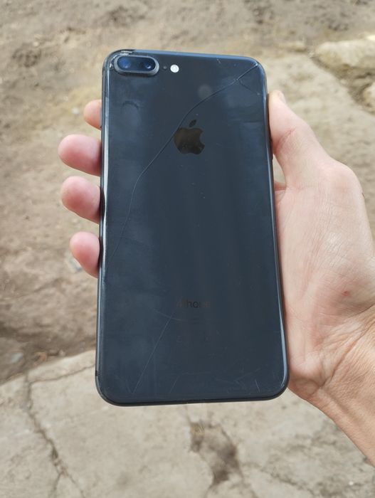 Продам Айфон 8 плюс