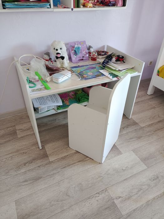 Продам стол и стул для школьника 1-3 класс