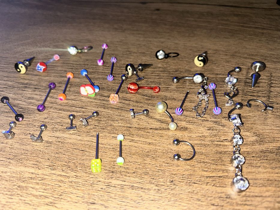 Vand Piercinguri diferite modele