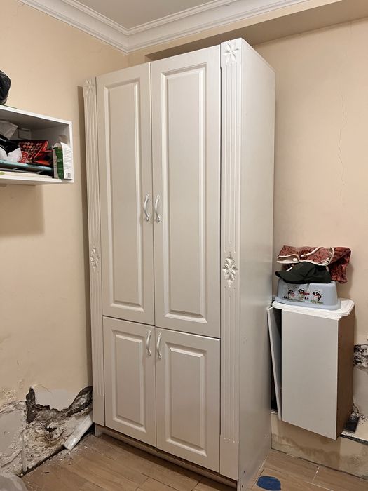 Продается распашной шкаф
