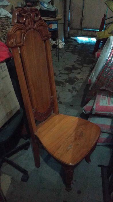 Продаем стулья. Цельное дерево