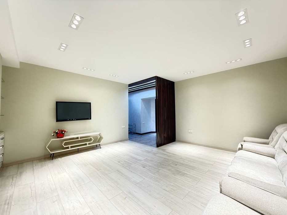 Продается 3х ком квартира, ориентир: Ц-7 ЦУМ Кафе Бон, 75м²