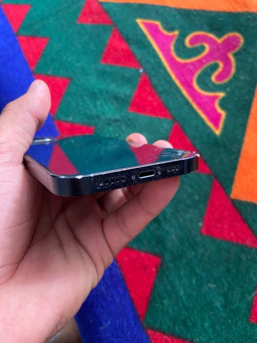 Продам Айфон 13