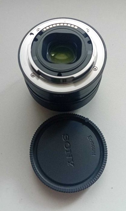 Obiectiv Sony E 35mm F1.8 cu filtre