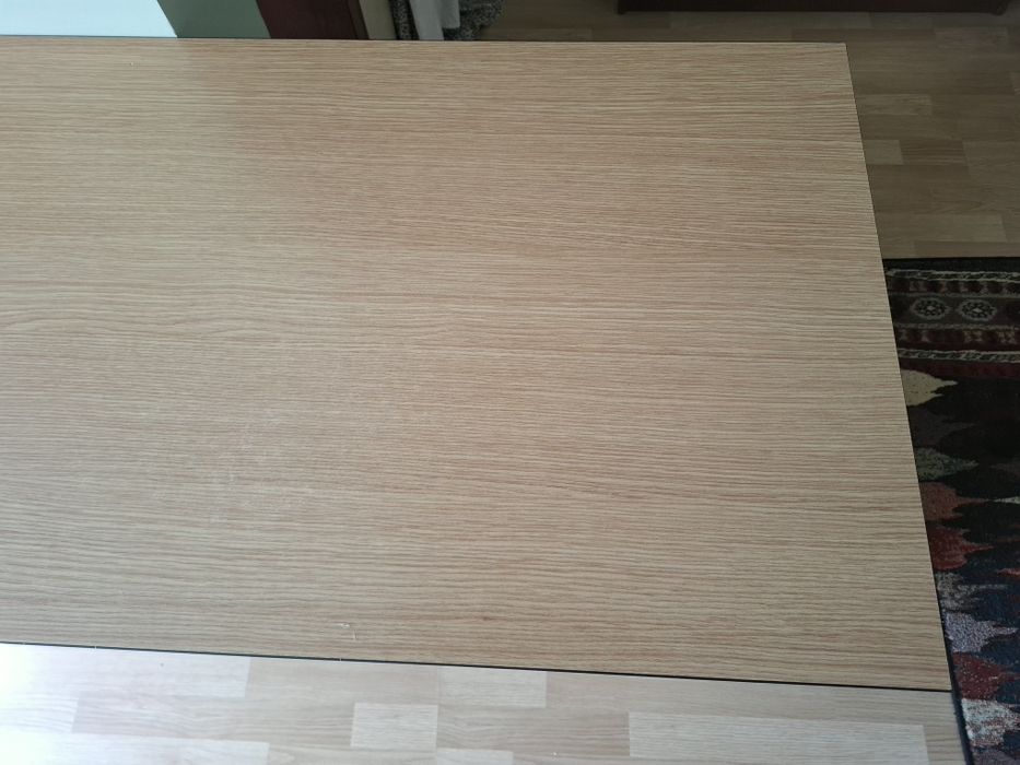 Masa de birou cu spatiu de depozitare.stare foarte buna. Din PAL.  Dimensiuni 135/60/75 cm