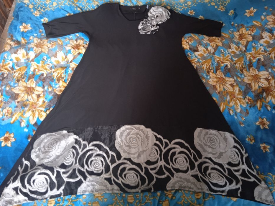 Продам женские платья