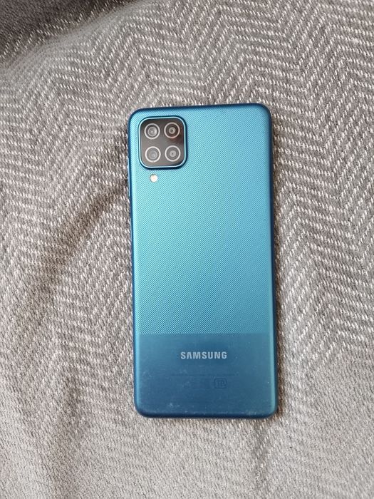 Samsung a12  телефон