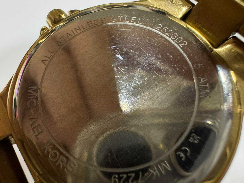 Продавам часовник MICHAEL KORS MK7229