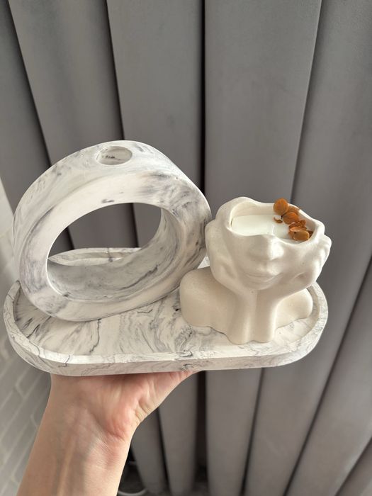 Ваза,статуэтки,поднос.