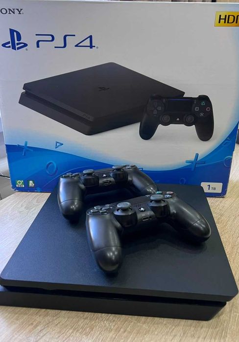 Sony PlayStation 4 Slim 1TB + 2 DualShock + игры