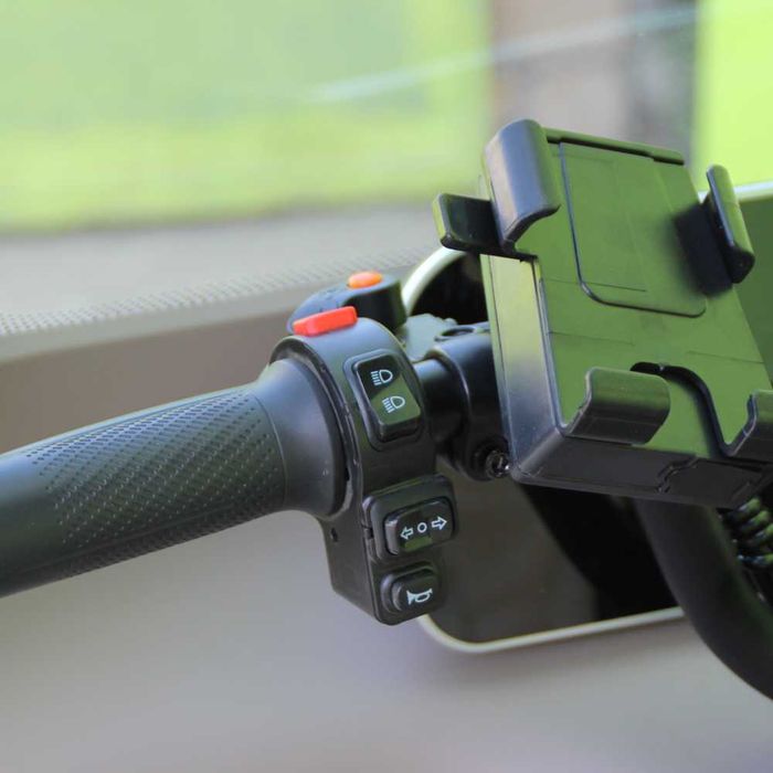 Триместна електрическа триколка Max Motors LUXURY BUS Ivori White