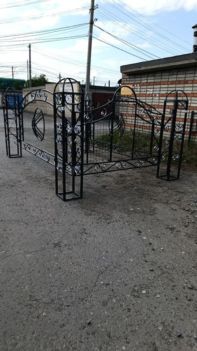 Оградки и Мазары