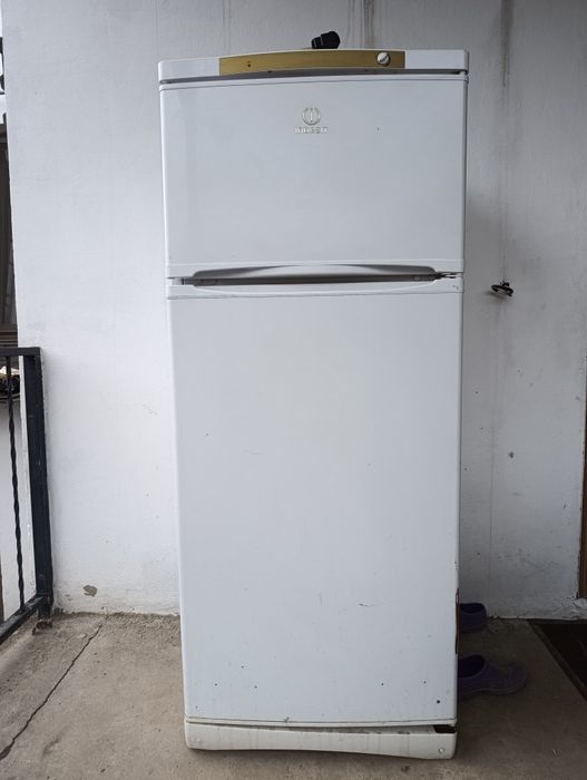 Холодильник INDESIT , морозильник