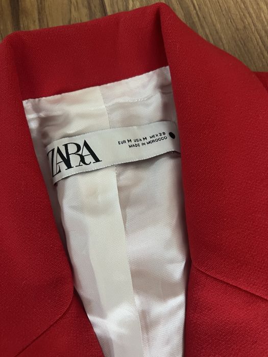 Късо червено сако Zara