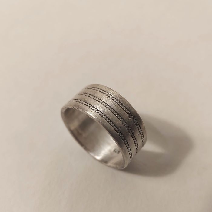 Eleganță și Caracter: Inel Masiv din Argint 925 – Model Bandă Texturat