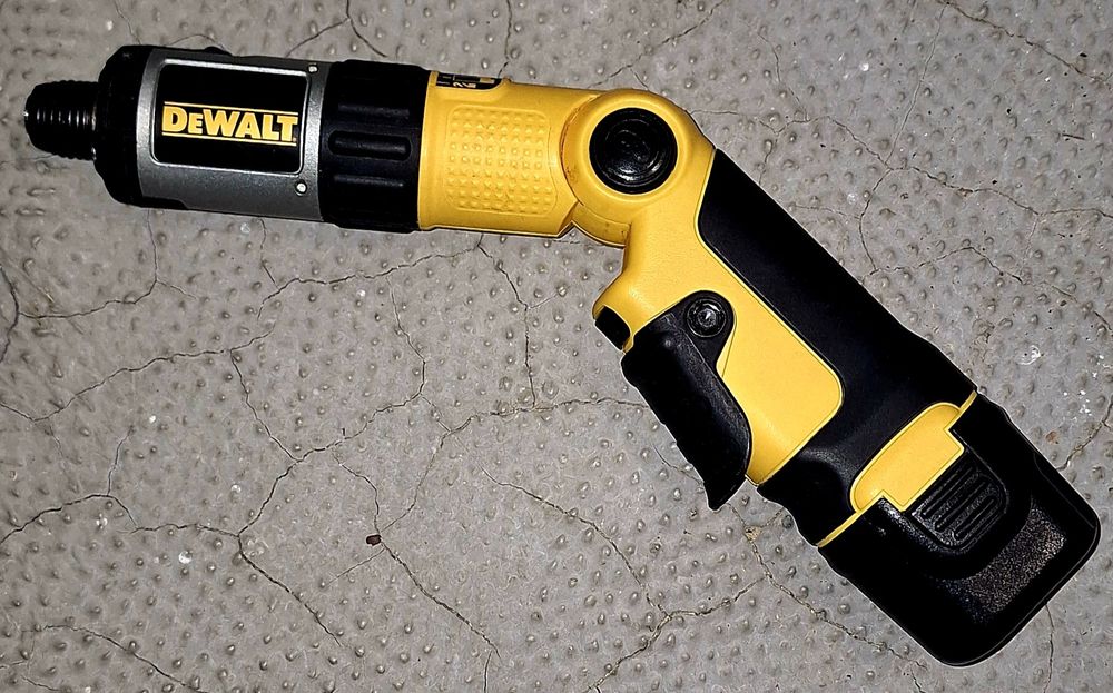 Акумулаторна отвертка/винтоверт DeWalt