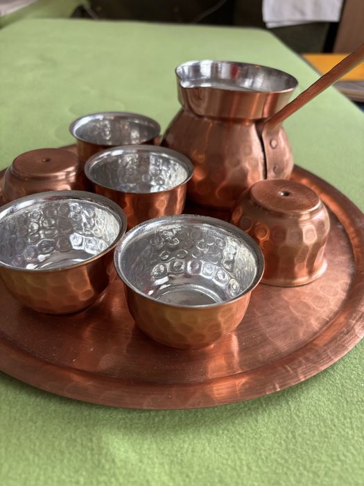 Меден сервиз за кафе с табла и джезве