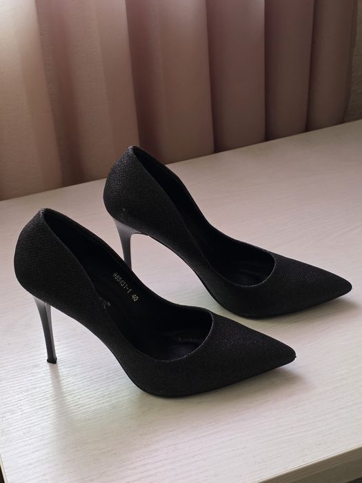 Продам шикарные туфли лодочки