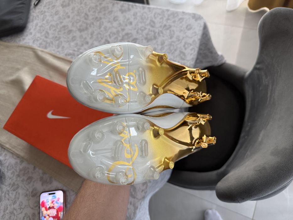 Ghete fotbal Nike Legend Ronaldinho