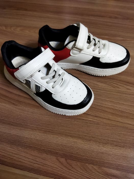 Детская обувь (кроссовки)