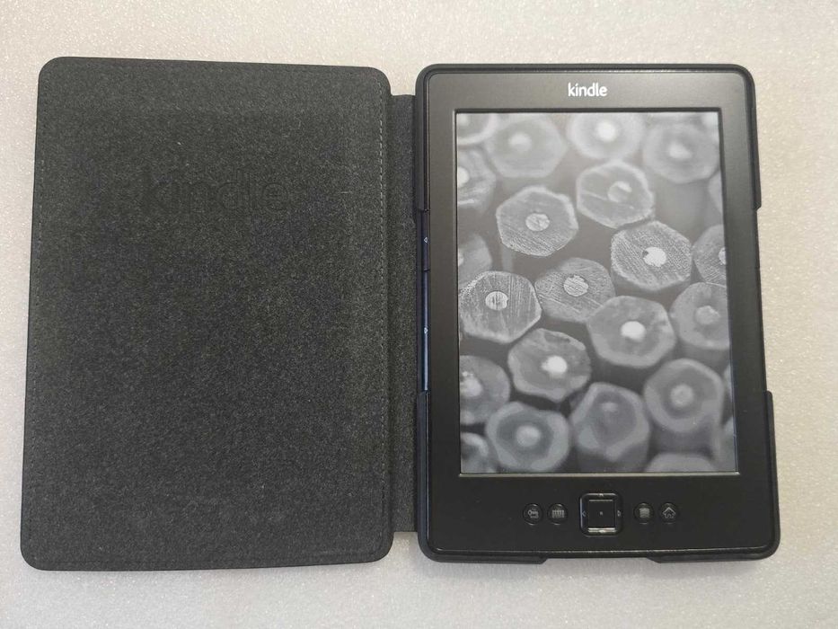 eBook Reader Amazon Kindle 4 (Gen. 4), Ecran E-Ink Pearl 6", Wi-Fi, 2GB + Husă Kindle