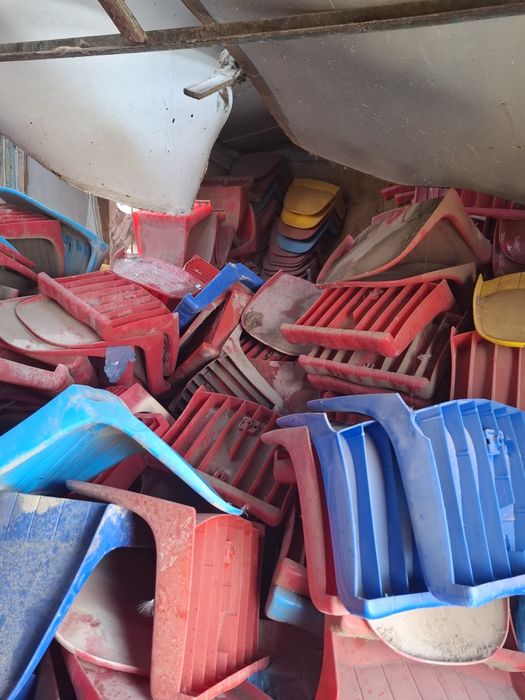 Пластиковое кресла