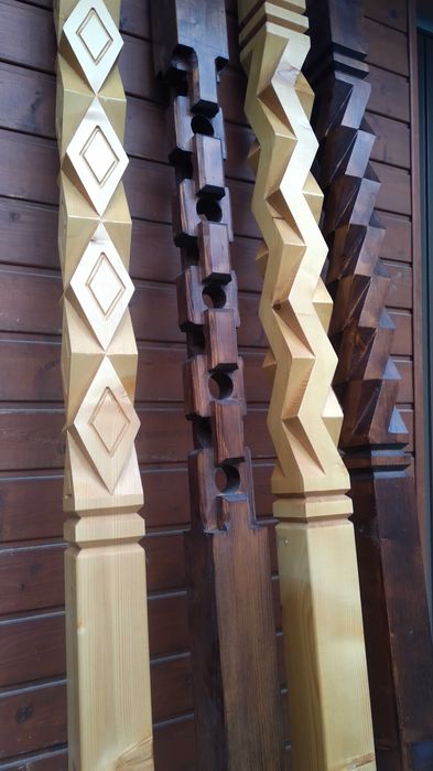 Stalpi din lemn sculptati pt. terasa, filigorie.