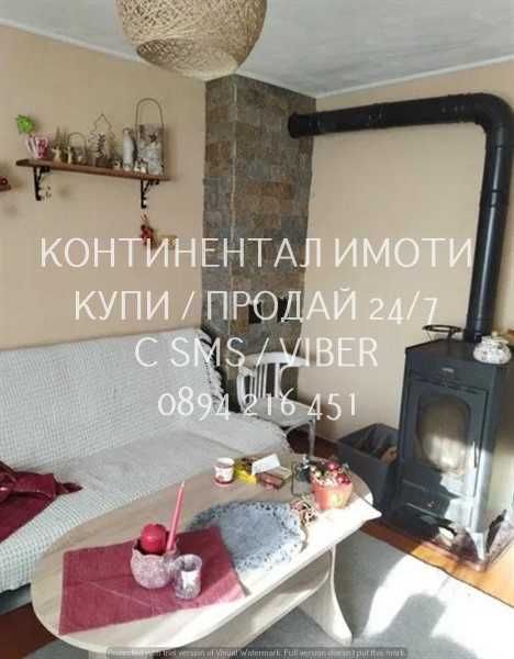 код 62991. Две стари едноетажни къщи  110м2 и голям двор 1500м2