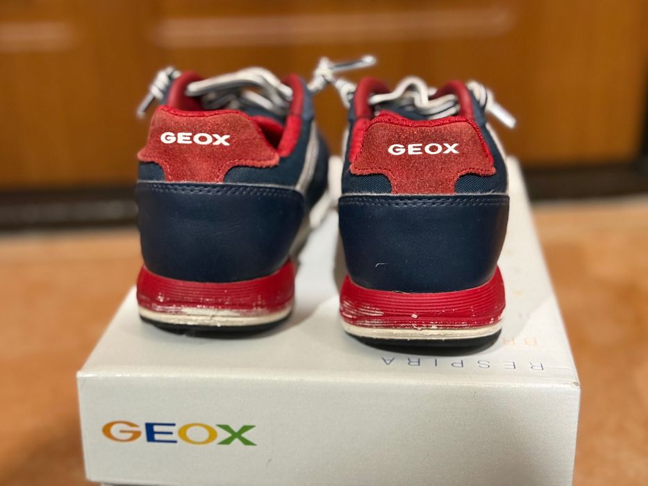 Детские замшевые кроссовки Geox