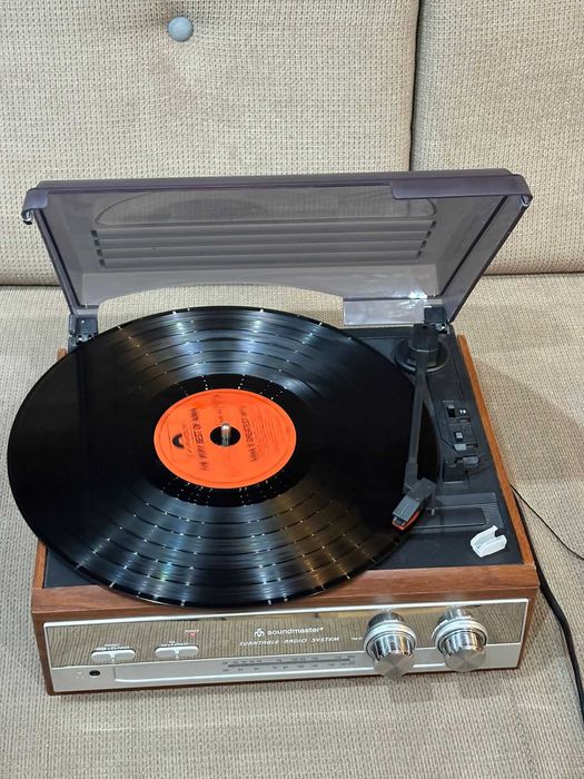 Pick-up cu radio AM-FM Soundmaster PL-186