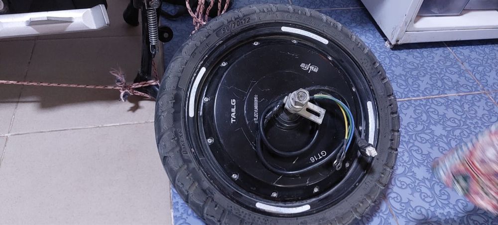 Продаеться электрическый мопед