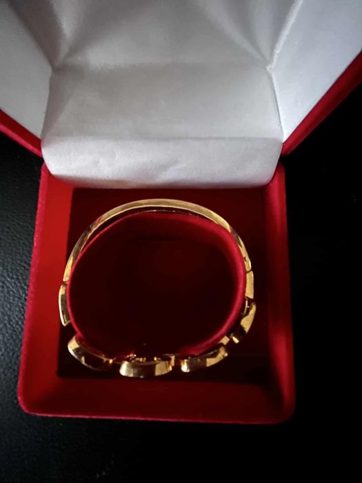 Твърда гривна “белезник” с камъни