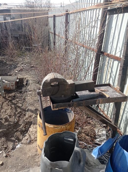 Продам тиски слесарные