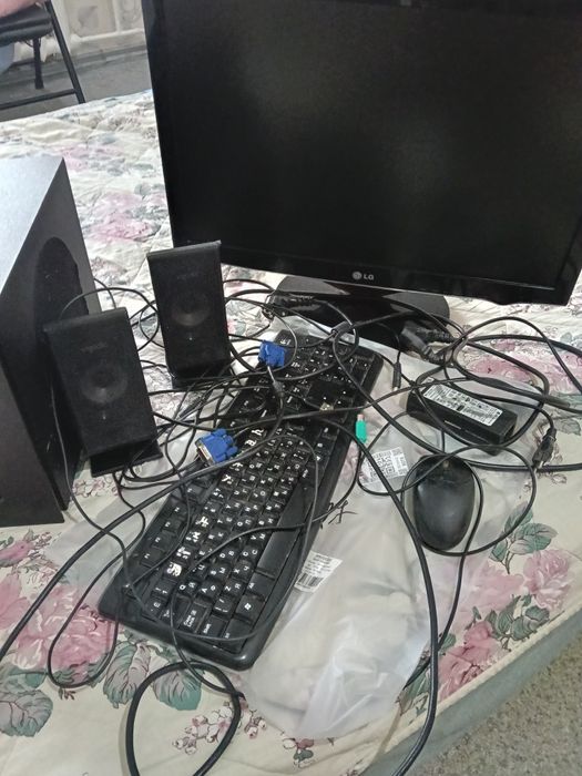 Компьютерные пренадлежности.