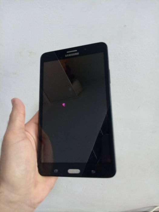 Планшет сотилади Samsung Tab 4