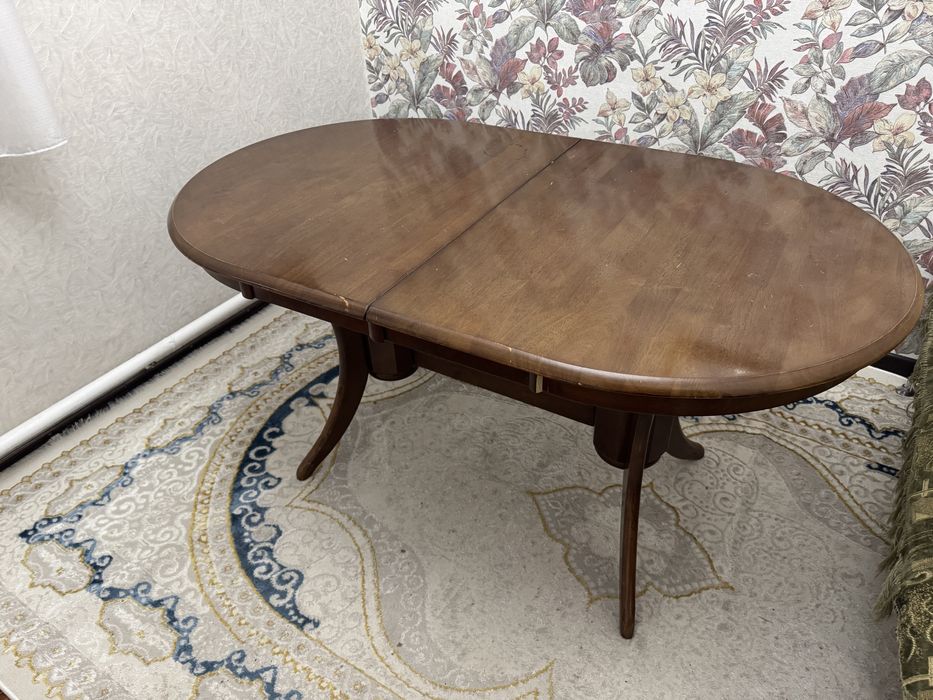 Стол из дерево овальный