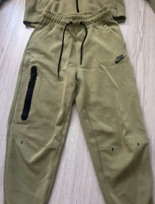 Compleu nike tech
