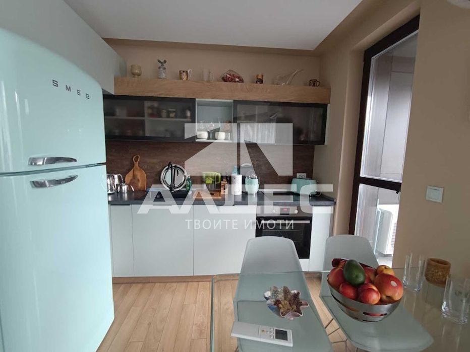 Продава се луксозен, обзаведен, двустаен ап. в кв. Изгрев!