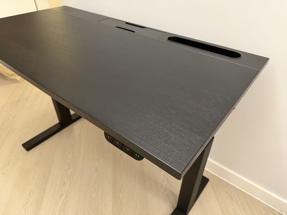 Birou reglabil electric 60X140cm cu 2 memorii IMPECABIL