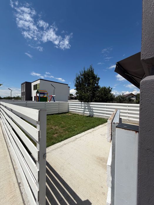 Casa noua de vanzare tip duplex in oras comunitate privata