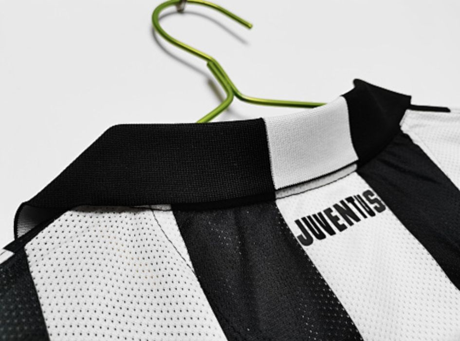 Tricou retro fotbal Juventus 2014/2015 (MĂRIMEA M) – Jeep / Nike, Home, Nou