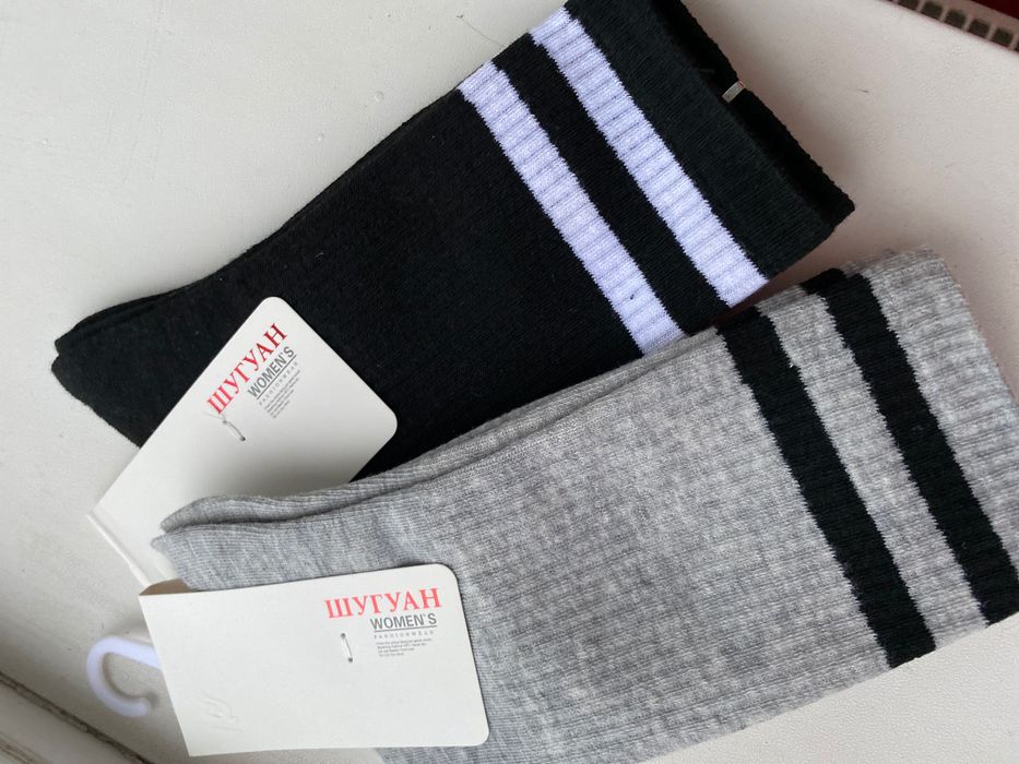 Șosete noi cu eticheta