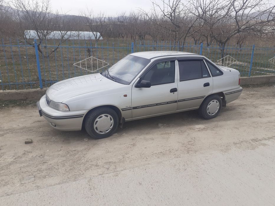 Toza eshigida bor kraska zangi