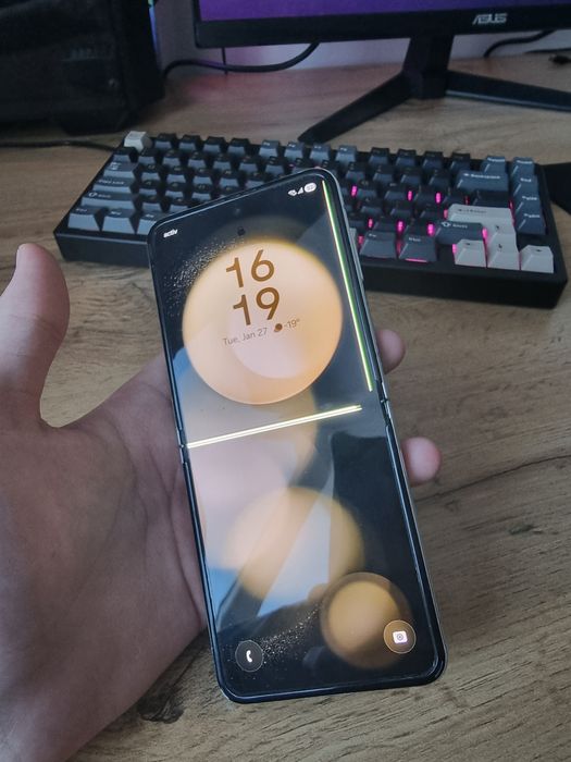 Samsa Galaxy Z Flip5 512gb с полосой