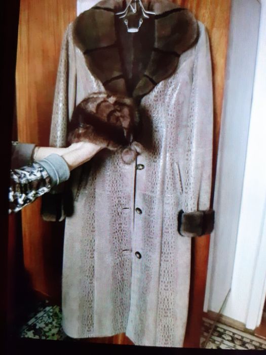 Продам  натуральную дубленку  и норковую шапку